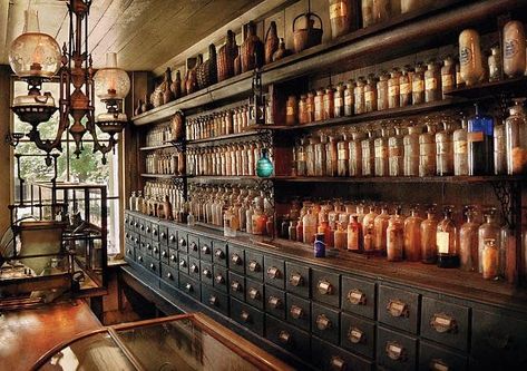 Apothecary Shoppe, Apothecary Design, Apothecary Decor, Apothecary Cabinet, General Store, Bottle Art, Home Decor Tips, Store Design, Apothecary