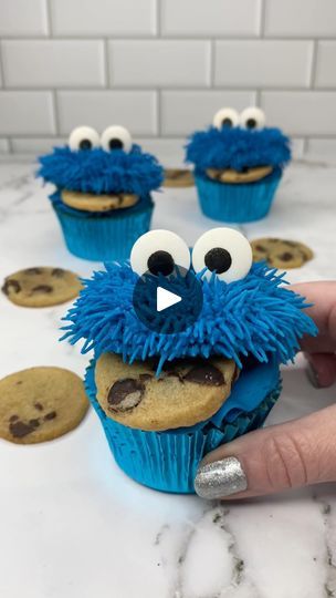 Cookie Monster cupcake sandwiches 💙 I love the way they turned out... do you? l used colour.mill cobalt blue to colour my cake batter and buttercream.l used Wilton cakes piping tips #1M and 233 (my fave) also foil liners and candy eyes 👀 #cupcake #cakedesign #cookiemonster #cakedecorating #cakedbyrach #pipingskills #edibleart | Caked By Rach | Mark Ambor · Belong Together Cookie Monster Cakes, Blue Party Foods, Monster Birthday Cakes, Cookie Monster Cupcakes, Character Cupcakes, Cookie Monster Cake, Candy Eyes, Rachel Lindsay, Cookie Monster Birthday