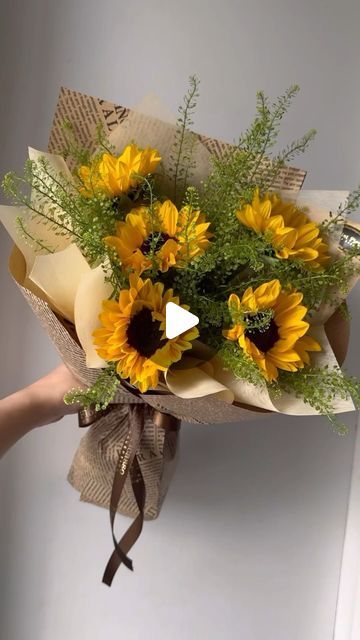 MONTREAL & LAVAL FLORIST | CHOMEDY | NDG | ST LEONARD on Instagram: "Sunflowers to warm up this rainy day 🌧️ 

#montreal #montrealflorist #fleuristemontreal #montrealcity #montrealinfluencers #montrealdesigner" Tulip Arrangements, Tulips Arrangement, Sunflower Arrangements, Floral Arranging, Sunflower Bouquet, Sunflower Bouquets, Bouquet Ideas, How To Wrap Flowers, Bouquet Arrangements