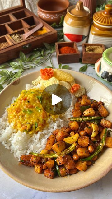 Potato Fry Recipes Indian, Aloo Fry, Spiced Potatoes, Fried Potatoes Recipe, Potato Fry, Indian Side Dishes, Quick Dishes, Stir Fry Dishes, Coriander Powder