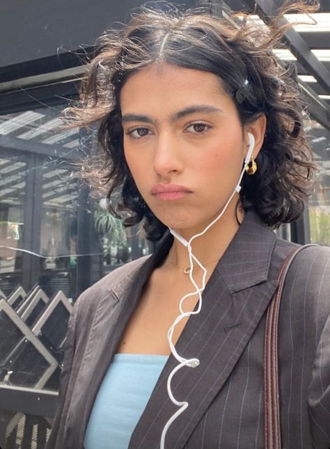 90s Short Curly Hair, Natural Wavy Short Hair, 2b Short Hair, Natural Curly Hair Mullet, Short Hairstyle Curly Hair, Short Curls Hairstyles, Short Curly Hair Aesthetic, Pixie Curly Hair, Short Curly Wavy Hair