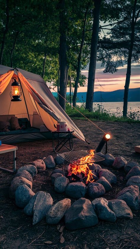 Camping for Beginners - The Ultimate Guide How To Camp For Beginners, Vision Board Camping, Camping Asthetics Photos, Aesthetic Camping Pictures, Camping Aesthetic Night, Campsite Aesthetic, Camping Trip Aesthetic, Camping In Fall, Beginner Camping