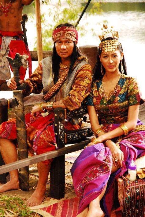 Luzon Traditional Clothing, Filipino Clothing Traditional, Precolonial Philippines Fashion, Pre Colonial Philippines Clothing, Visayan Clothing, Filipino Culture Aesthetic, Traditional Filipino Dress, Precolonial Philippines, Filipino Costume