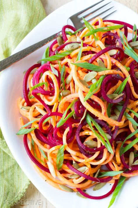 Easy Raw Beet and Sweet Potato Salad #salad #healthy #raw #sweetpotatoes #beets Sweet Potato Salad, Raw Beets, Resep Salad, Beetroot Salad, Veggie Noodles, Spiralizer Recipes, Salad With Sweet Potato, Beet Salad, Low Carb Paleo