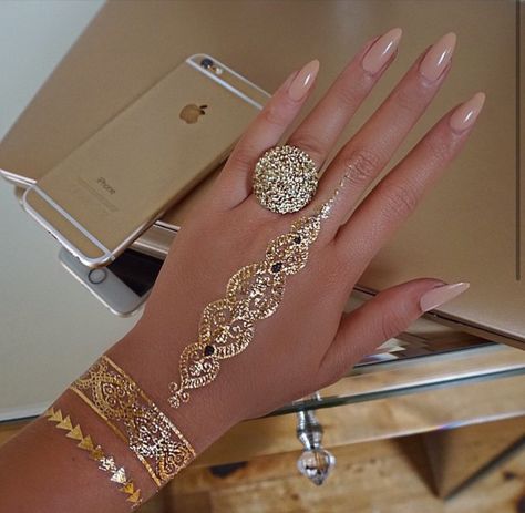 Gold Gold Tattoos, Henna Hand Designs, White Henna Designs, Gold Henna, Nude Nail Polish, Mehndi Tattoo, Henna Tattoos, Henna Designs Hand, Henna Tattoo Designs