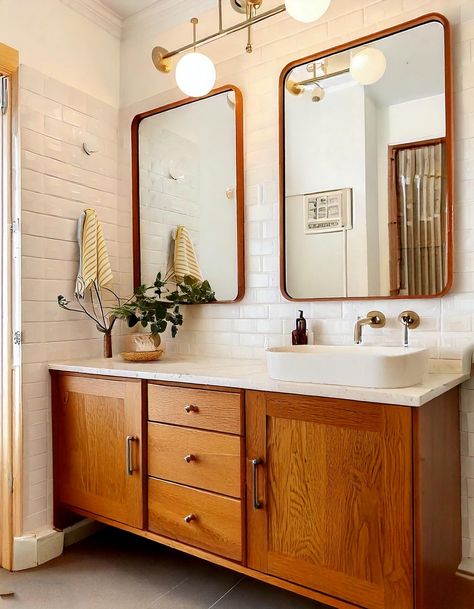 A wood vanity with matching mirrors anchors the aesthetic in Mid Century Modern Bathrooms. Bringing natural texture and warmth. This pairing enhances spatial coherence and functionality, reflecting the era’s harmonious design ethos. Modern Bathroom Tile Ideas, Mid Century Bathroom Remodel, Mid Century Bathroom Vanity, Midcentury Modern Bathroom, Hex Tiles, Mid Century Modern Vanity, Mid Century Modern Bathroom, Modern Bathroom Tile, Mid Century Bathroom