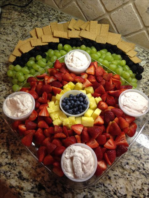 Baseball themed fruit tray Brunch Themes, Baseball Baby Shower Theme, Pea In A Pod, Baseball Theme Party, Baseball Diamond, Baseball Birthday Party, No Calorie Snacks, Elegant Baby Shower, Baby Shower Brunch