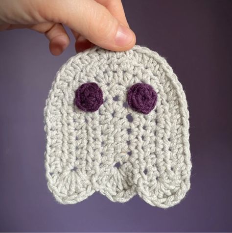 Ghost Crochet Applique, Crochet Ghost Applique Free Pattern, Crochet Halloween Applique Patterns Free, Crochet Ghost Applique, Ghost Crochet, Crochet Christmas Garland, Crochet Appliqué, Crochet Ghost, Autumn Crochet