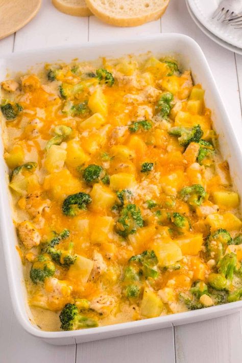 Chicken Broccoli Potato Casserole is a hearty dish loaded with chicken breast chunks, cubed potatoes and broccoli florets all in a creamy sauce and baked with cheese on top. Chicken Potato Broccoli Bake, Baked Potato Chicken And Broccoli, Chicken Potato Broccoli Casserole, Chicken Broccoli Potato Casserole, Broccoli Potato Casserole, Broccoli Chicken Casserole, Smoked Meatloaf Recipe, Bisquick Chicken, Potatoes And Broccoli