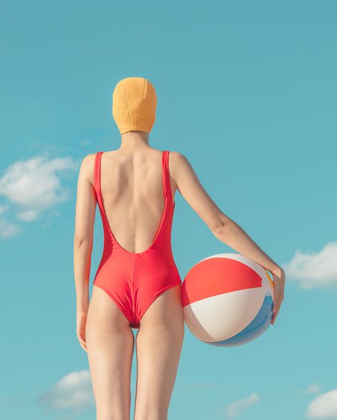 Desert on Behance Vintage Swimmer, Swimming Photography, Pool Fashion, Minimal Photography, Vintage Swim, Beach Ball, Photo Challenge, Vintage Beach, Photography Fashion