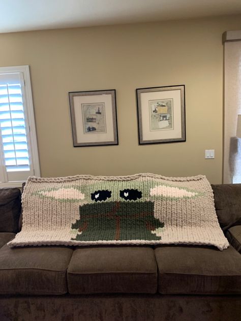 Baby yoda chunky knit blanket. Extremely soft and warm. Great gift for star wars fans. Knitted Chunky Blanket, Chunky Yarn Blanket, Yarn Blanket, Yarn Ideas, Knit Blankets, Hand Knit Blanket, Chunky Blanket, Chunky Knit Blanket, Knit Blanket