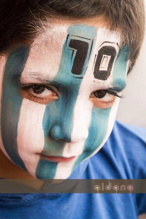 Maquillaje Argentina Argentina Face Paint, Argentina Makeup, Fan Face Paint, Football Face Paint, Adult Face Painting, Argentina Flag, Kids Face Paint, Flag Face, Painting Tattoo