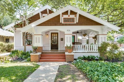 Craftsman House Exterior, Craftsman Bungalow Exterior, Color Palette Neutral, Craftsman Home Exterior, Rooftop Gardens, Bungalow Exterior, Craftsman Exterior, Bungalow Homes, Quaint Cottage