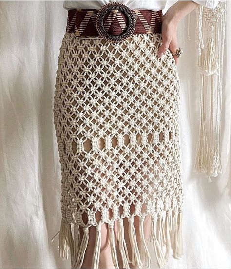 Skirt Macrame, Macrame Skirt, Simpul Makrame, Macrame Clothes, Macrame Weaving, Halloween Diy Outdoor, Macrame Bracelet Patterns, Macrame Dress, Rope Crafts