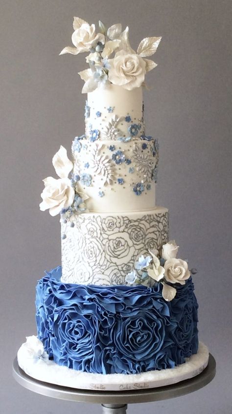 Blue Velvet Wedding Cake, Wedding Cake Designs 2023, Blue Quinceanera Cake, Quinceañera Cake Ideas, Quinceanera Cake Ideas, Blue Wedding Cake, Birthday Cake Decorating Ideas, Big Wedding Cakes, Quinceanera Cakes