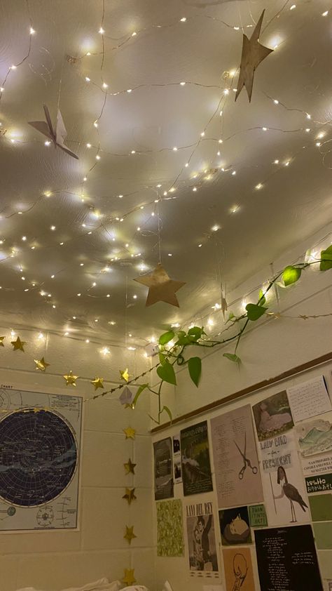 Star Fairy Lights Bedroom, Star Themed Room Aesthetic, Star Bedroom Aesthetic, Hippy Bedroom Ideas, Space Room Aesthetic, Scrapbook Decoration Ideas, Cute Led Lights, String Lights Bedroom, Star Fairy Lights