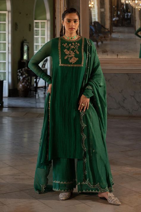 Shop for Paulmi and Harsh Green Mallie Chanderi Zari Embroidered Kurta Set for Women Online at Aza Fashions Luxury Green Traditional Wear With Resham Embroidery, Luxury Traditional Wear With Resham Embroidery For Fall, Luxury Meenakari Straight Kurta, Luxury Chanderi Traditional Wear With Motifs, Luxury Resham Embroidered Kurta For Wedding, Luxury Green Anarkali Unstitched Suit, Luxury Multicolor Churidar With Pallu, Luxury Traditional Kurta With Embroidered Hem, Luxury Festive Embellished Churidar