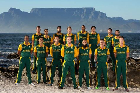 Proudly South African Cricket team with Table Mt in the background. South Africa Cricket Team, World Cup Live, Bowling Tips, World Cricket, Ab De Villiers, Champions Trophy, Icc Cricket, Asia Cup, Test Cricket