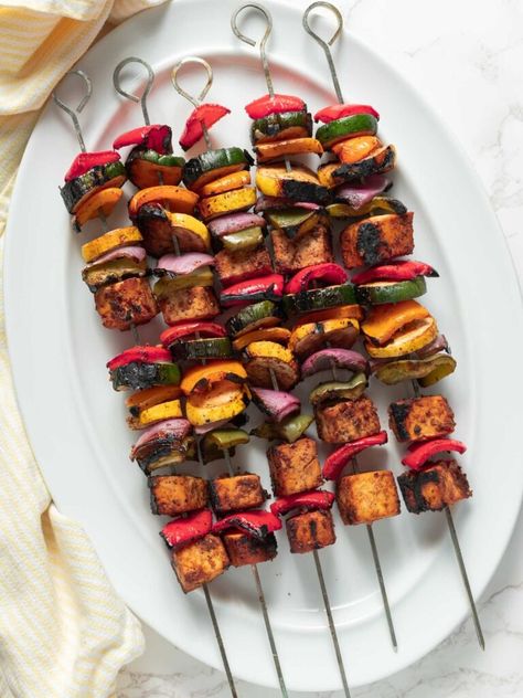 GRILLED TOFU AND VEGGIES SKEWERS RECIPE (Oil-Free) - Simple Veganizer Vegan Kabobs, Tofu And Veggies, Tofu Skewers, Edgy Veg, Veggie Skewers, Vegan Grilling, Grilled Tofu, Marinated Tofu, Kabob Recipes