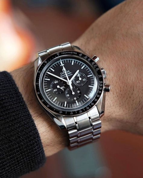 Gentleman Watch, Omega Speedmaster Moonwatch, Classy Watch, Men's Outfits, Watch Luxury, Dream Watches, Metal Bracelet, Omega Speedmaster, 1 Of 1