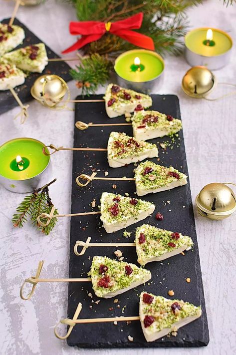 Christmas Food List, Christmas Cheese Tree, Holiday Appetizer Recipes, Cheese Christmas, Christmas Party Treats, Traditional Christmas Food, Recipe Inspirations, Christmas Tree Food, Everything Christmas