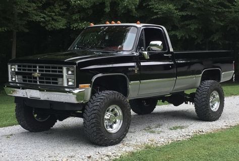 Jacked Up Square Body Chevy, 80s Square Body Chevy, Old Jacked Up Chevy Trucks, 1978 Square Body Chevy, Lifted Old Trucks, Chevy K10 4x4, Black Square Body Chevy, K20 Chevy 4x4, 1975 Chevy Truck