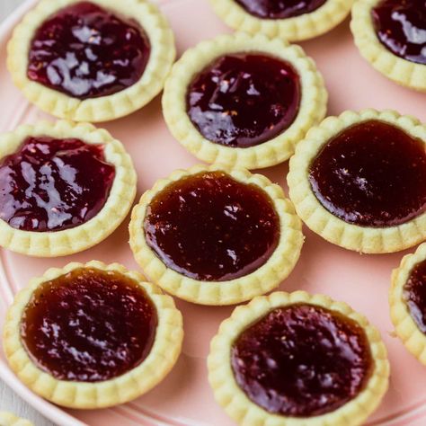 Sweet Short Crust Pastry Recipes Tarts, Jam Turnovers Pastries, Easy Jam Tart Recipe, Jam Tarts Recipe Simple, Shortcrust Pastry Recipe, Cherry Tarts Mini, Jam Tartlets, Jam Tarts Recipe, Blueberry Lemon Jam