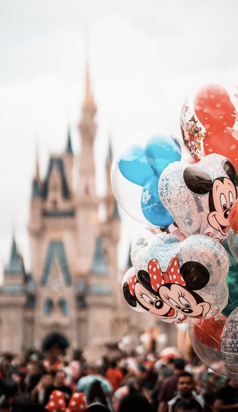 Disney World Vacation Aesthetic, Disney World Background, Disney Aesthetic Pictures, Disney Asthetics Photos, Disney World Wallpaper, Disney Poses, Orlando Photos, Disney Balloons, Disney Parade