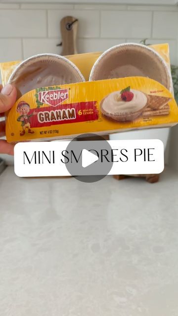 Anne Marie | Stager & Designer on Instagram: "This 5 minute Mini S’more’s Pie is a huge hit in our house! 👏👏👏  All you need is: -@keebler mini Graham Cracker Crusts -@hershey’s chocolate  -mini marshmallows   *Bake at 350 for 5 minutes and voila!  * * * *LIKE, SAVE, SHARE this post and follow @simplystagedandstyled for more home inspo!  *To shop my home and get exclusive app only content follow me on LTK and AMAZON, link in bio!  #smores #smoresseason #smoreshack #lifehack #trendingrecipes #smorestime #summer #smores #summersmores #summertreats #campfire #campfiretreats #chocolate #stickyfingers #marshmallows #roastedmarshmallows" Mini Smores Pie, Summer Smores, Smores Pie, Sticky Fingers, Mini S, Amazon Link, S'mores, Trending Recipes, Home Inspo