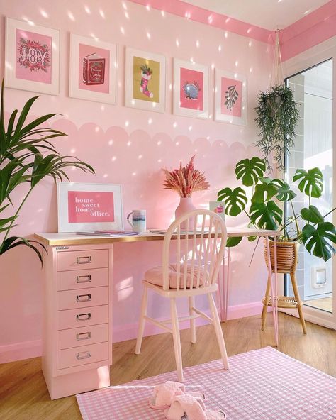 Pink Office Ideas, Pink Office Decor, Office Gallery Wall, Dopamine Decor, Pink Office, Soft Girl Aesthetic, Modern Home Office, Pink Decor, Pink Walls