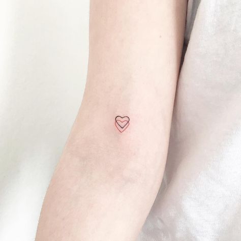 ᴄᴇʏᴅᴀ ᴋᴏç on Instagram: “♡” Red Heart Tattoos, Small Girl Tattoos, E Tattoo, Tattoos For Girls, Tattoo Feminina, Dainty Tattoos, Subtle Tattoos, Hip Tattoo, Tattoo Trends