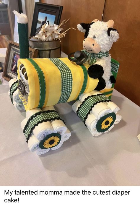 Tractor Diaper Cake, Cow Diaper Cake, Diaper Tractor, Farm Baby Shower Theme, Baby Diaper Cake Boy, Baby Girl Diaper Cake, Diy Diaper Cake, Cow Baby Showers, Farm Baby Shower