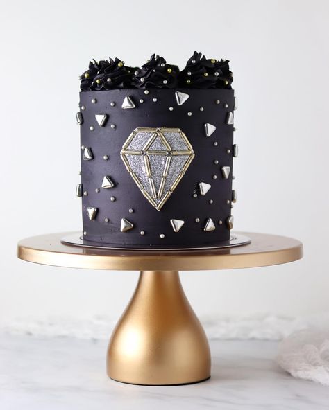 Sheri Wilson on Instagram: “Shine bright like a diamond 💎This cake is dedicated to all of you amazing women out there! Happy International Women’s Day! I am so honored…” Choc Drip Cake, Jewel Cake, Diamond Cake, Paris Cakes, Hand Painted Cakes, Baking Art, Food Shapes, Beautiful Birthday Cakes, Cakes For Women