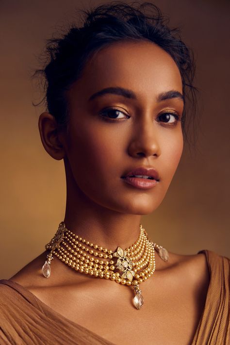 Shop these sparkling collection of Gold Plated Zircons Pearl Embellished Jadau Choker by Tarun Tahiliani online at Aza Fashions. Jadau Choker, Pearl Strings, Choker Jewellery, Necklaces Choker, Art Jewelry Design, Sterling Silver Choker, Jewellery Necklaces, Choker Gold, Tarun Tahiliani