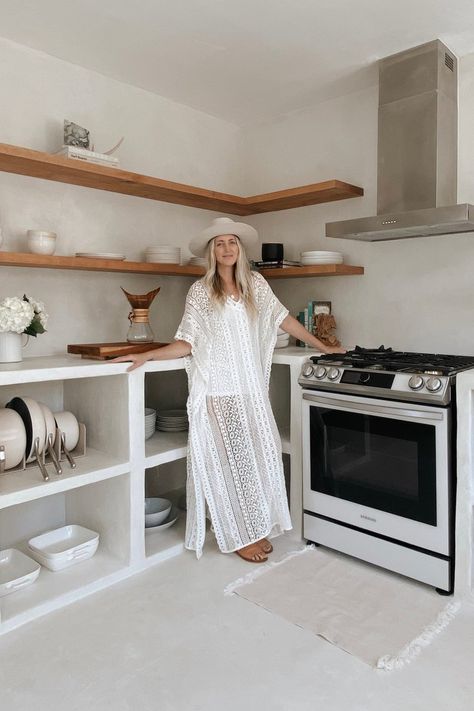 White Concrete Kitchen, Comfy Sectional, Inviting Kitchen, 2022 Kitchen, Spanish Bungalow, Concrete Kitchen, Kitchen Trends, Beautiful Kitchens, Kitchen Style