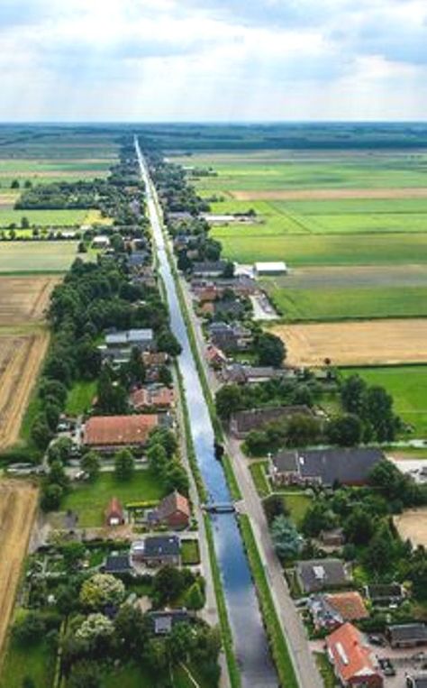 Kiel-Windeweer Netherlands - This is a canal made to transport the peat that was the land around it, when all the peat was dug out the land was turned into agricultural land & this area in East Groningen was at higher level than other peat areas in the west of the Netherlands where the peat pits turned into lakes. Farm Layout, Story Aesthetic, Vertical Farming, Village House Design, Beautiful Locations Nature, Beautiful Places Nature, Swiss Alps, Design Your Dream House, City Design