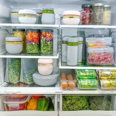 W&P on Instagram: “Let the fridge organizing commence ▶️ Prep and store all your cooking needs sustainably in Porter goodies” Food Storage Fridge, Fresh Food Storage, Pimento Cheese Dip, Weekend Meal Prep, Storage Fridge, Rainbow Salad, Organisation Hacks, Fridge Organization, Lunch To Go