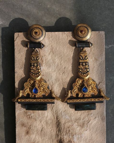 Ancient Indian Jewelry Antiques, Apala By Sumit Jewellery, Celeb Earrings, Indian Antique Jewellery, Bhavya Ramesh, Mauryan Empire, Carved Stone Jewelry, Desi Jewelry, Byzantine Jewelry