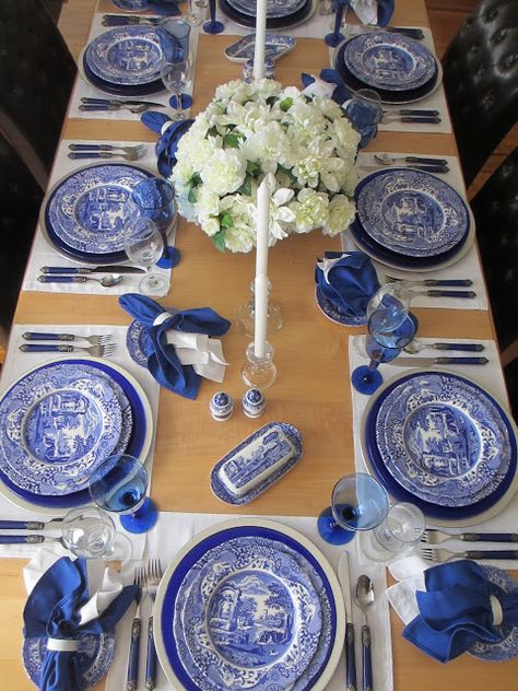 The Welcomed Guest: Spode Blue Italian Casual Dinner Table Spode Blue Italian Tablescape, Casual Tablescape, Casual Dinner Table, Blue And White Tablescapes, Spode Blue Italian, Blue Table Settings, Blue And White Dinnerware, Colorful Table Setting, White Table Settings