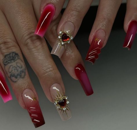 Nail Designs Aura, Purple And Red Nails, Pink Aura Nails, Boujee Nails, Vday Nails, Aura Nails, Gold Nail Designs, Gold Nail, Red Nail Designs