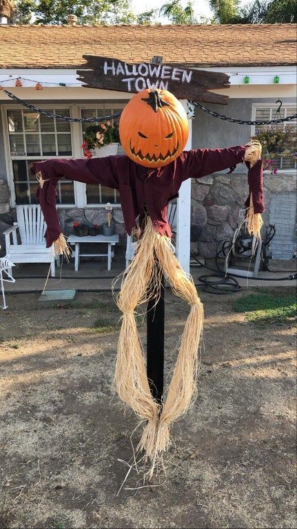 Best Halloween Front Yards, Diy Halloween Town Decorations, Freddy Vs Jason Halloween Decorations, Themed Halloween Decorations Outdoor, The Nightmare Before Christmas Halloween Decorations, Halloween Trellis Decorations, Nbc Halloween Decor, Nightmare Before Christmas Haunted House, Halloween Decorations Nightmare Before