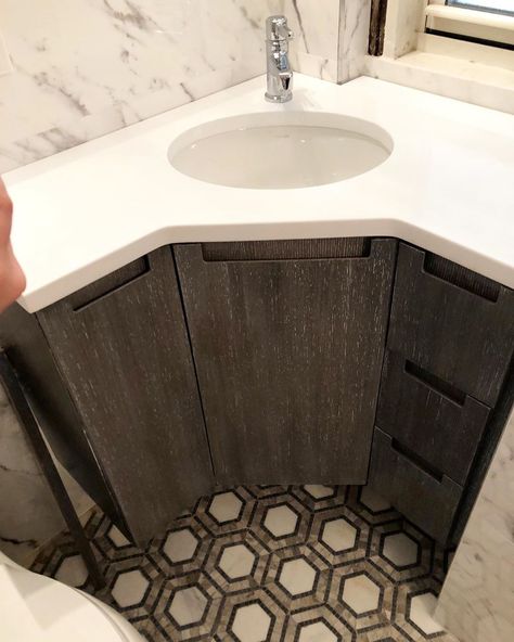 Master Bath Corner Vanity, L Shaped Vanity Bathroom, Corner Vanity Bathroom, Bathroom Corner Sink, Corner Vanity Sink, Corner Bathroom Sink, Corner Bathroom Vanity, Corner Sink Bathroom, Corner Bathroom