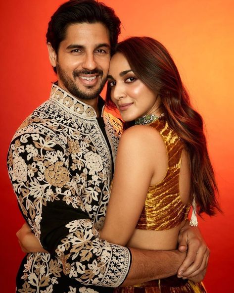 Recreate Sidharth Malhotra & Kiara Advani’s Fashion Looks! - ShaadiWish Siddharth Malhotra, Sidharth Malhotra, Marriage Couple, Bollywood Photos, Bollywood Couples, Cocktail Outfit, Successful Marriage, Ranveer Singh, Kiara Advani