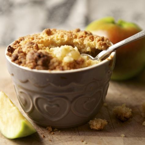 Apple Crumble - Recipe from Harris Farm | Harris Farm Markets Best Apple Crisp Recipe, Apple Crumble Recipe, Slow Cooker Apples, Slow Cooker Desserts, Apple Crisp Recipes, Cooked Apples, Crisp Recipe, Apple Crumble, Spiced Apples