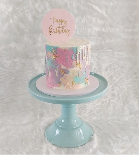 Minimalist Unicorn Cake, Iridescent Birthday Cake, Yellow Cake Ideas, Iridescent Cake, Pastel Birthday Cake, Modern Birthday Cakes, Macaroon Cake, Purple Cakes Birthday, Blue Birthday Cakes