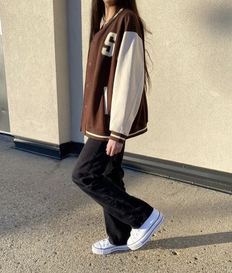 Seattle varsity jacket h&m brown white cream black white high top converse zara straight leg pants black #aesthetic #fashioninspo #streetwear Varsity Jacket Brown Outfit, Aesthetic Varsity Jacket Outfit, Varsity Jackets Aesthetic, Black White And Brown Outfits, Black And White Varsity Jacket Outfits, Korean Varsity Jacket Outfit, How To Style Varsity Jacket, Brown Jacket Black Pants, White Varsity Jacket Outfit