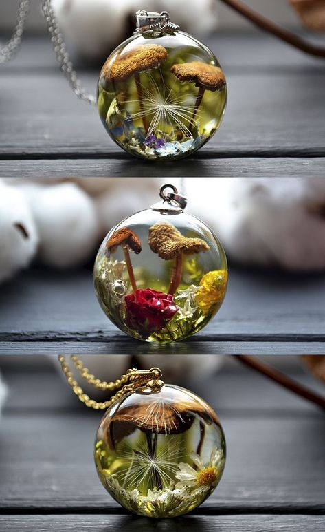 Seni Resin, Terrarium Jewelry, Terrarium Necklace, Resin Ideas, Belek, Epoxy Resin Crafts, Terraria, Art Resin, Diy Resin Crafts