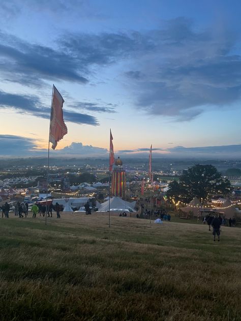 Glastonbury Festival Aesthetic, Glastonbury Aesthetic, Glastonbury Town, Aesthetic Lights, 2023 Board, Manifesting 2024, 21st Ideas, Quintessentially British, Festival Aesthetic