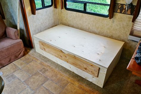 RV Interior Renovation Project Part Two – RV Daybed Build Rv Daybed, Rv Beds Ideas, Rv Sofa Bed, Small Camper Interior, Rv Living Organization, Built In Daybed, Daybed Couch, Small Camper, Diy Daybed