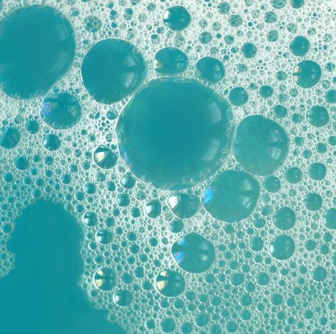 Full Frame Shot Of Soap Sud Soap Bubbles Aesthetic, Soap Bubbles Photography, Water Photography Ideas, Elise Core, Bubble Bath Aesthetic, Round Drawing, Soap Aesthetic, Galaxy Art Painting, Fragrance Free Shampoo